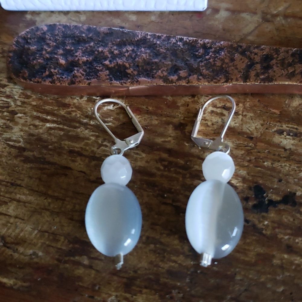 Vintage earrings sassy in silver tones